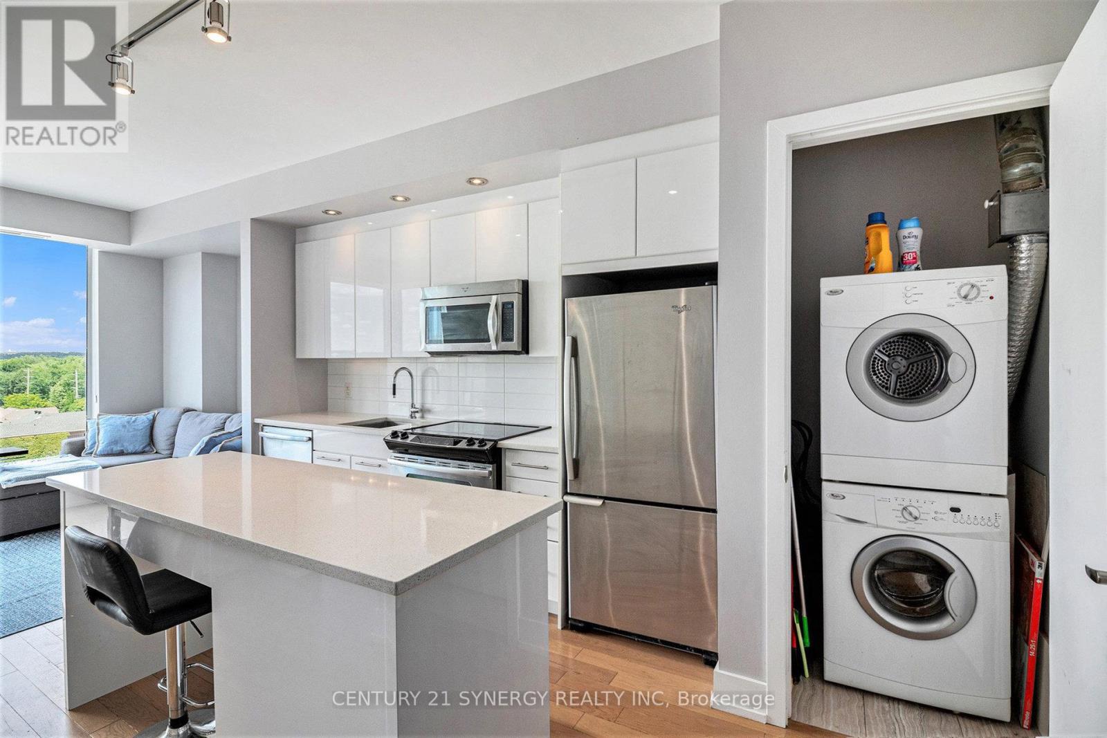 607 - 360 Patricia Avenue