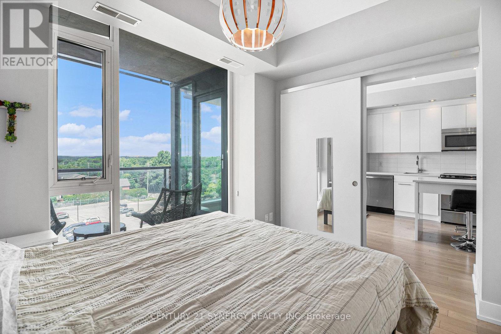 607 - 360 Patricia Avenue