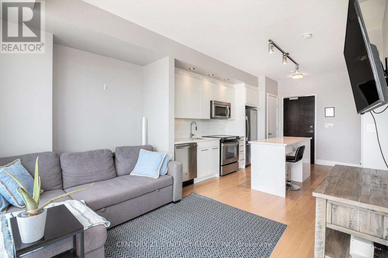 607 - 360 Patricia Avenue