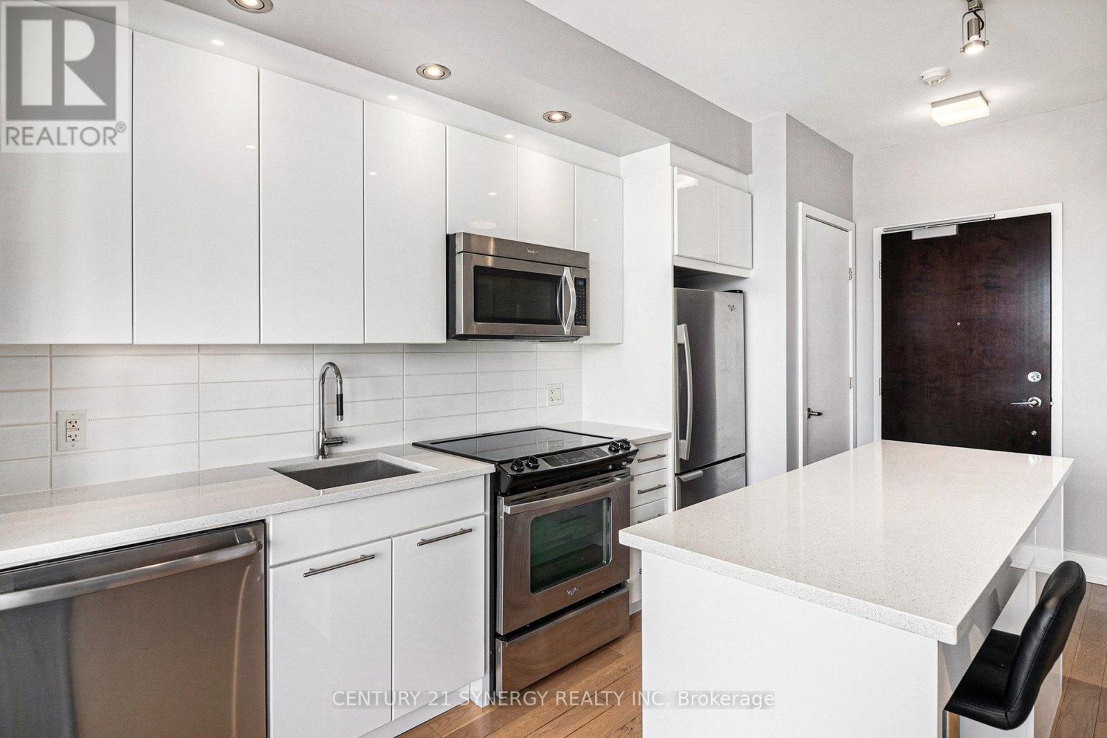 607 - 360 Patricia Avenue