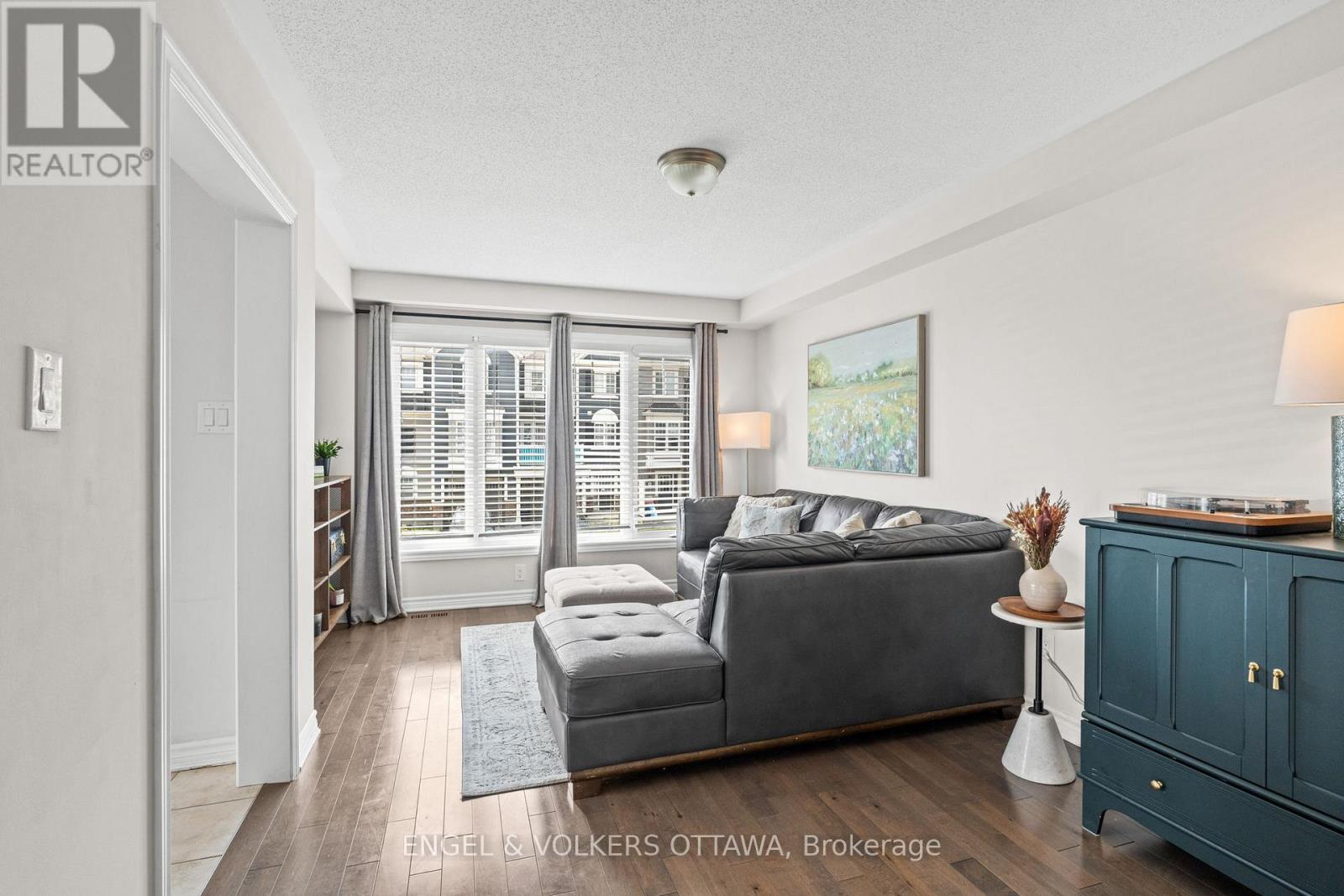 349 Pumpkinseed Crescent