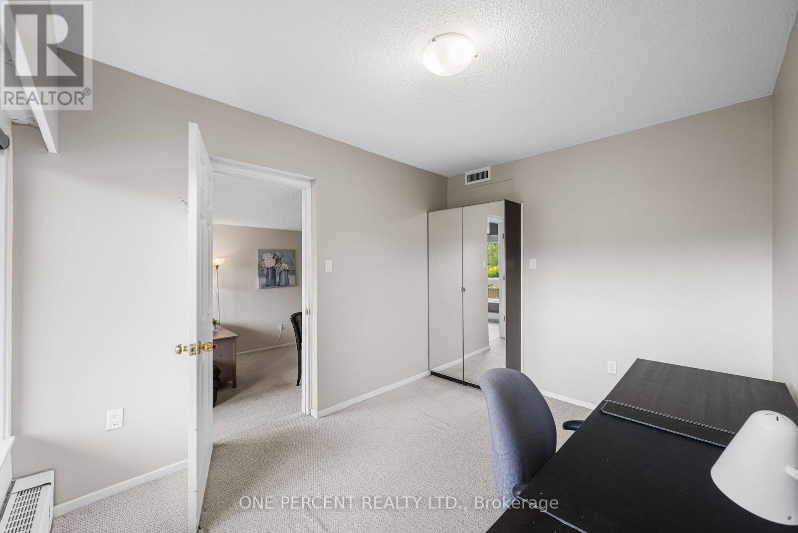 201 - 373 Laurier Avenue E