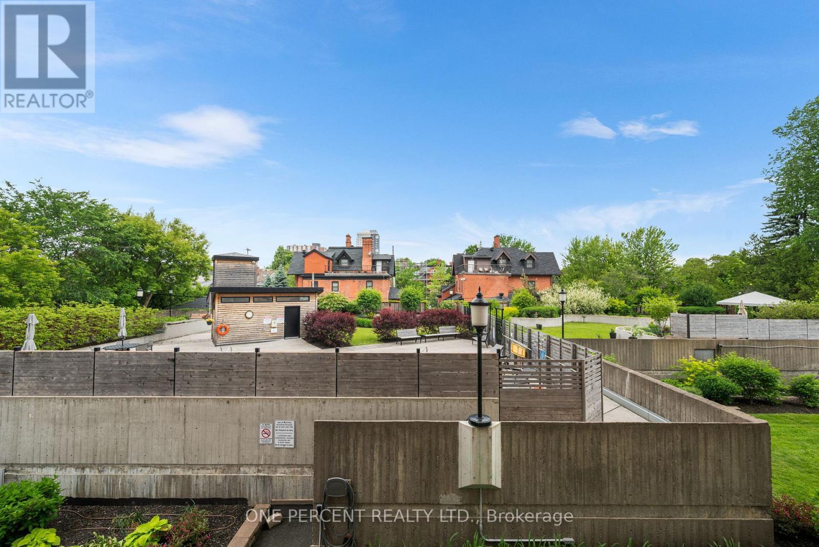 201 - 373 Laurier Avenue E