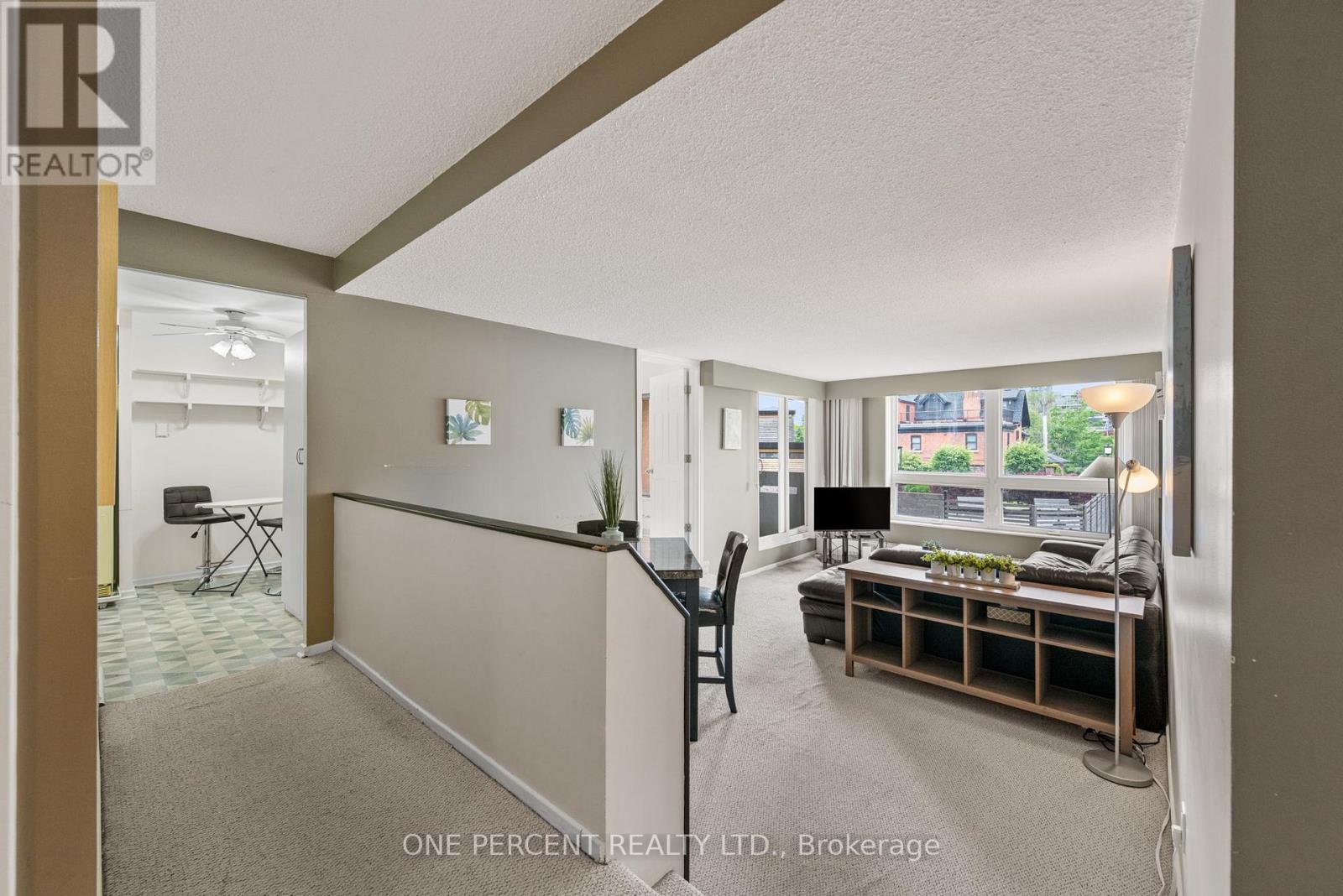 201 - 373 Laurier Avenue E