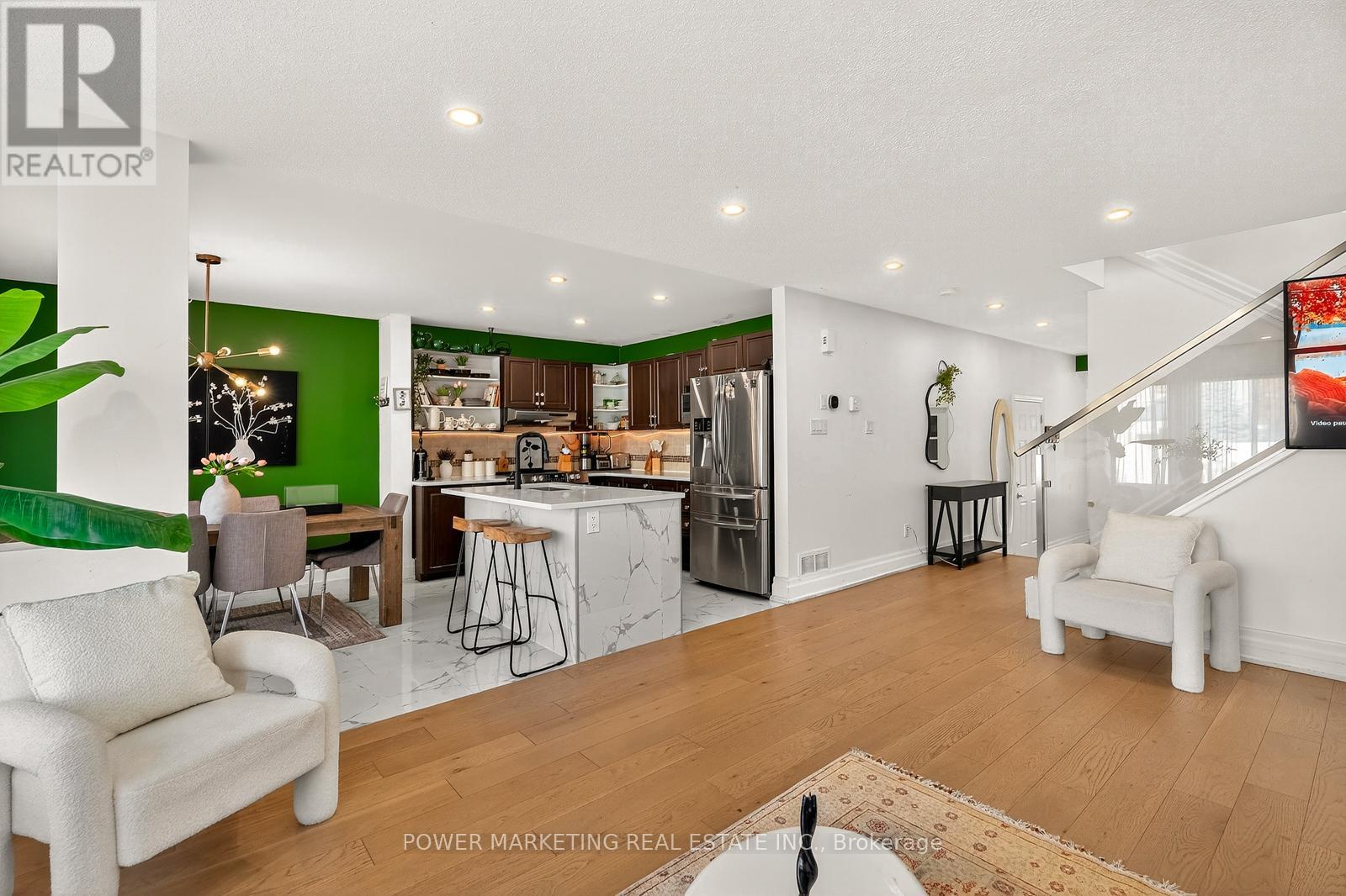 657 - 657 Clearbrook Drive N