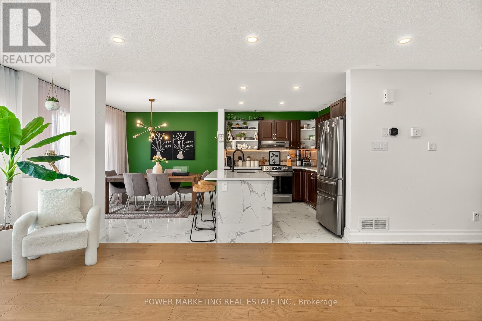 657 - 657 Clearbrook Drive N