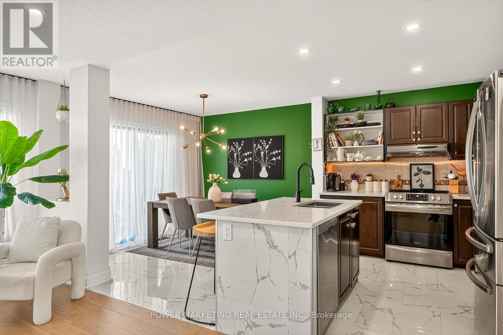 657 - 657 Clearbrook Drive N