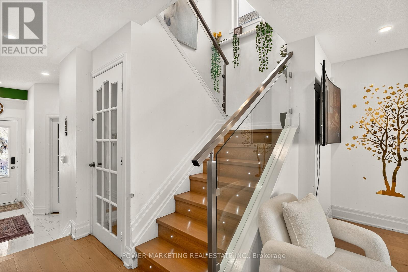 657 - 657 Clearbrook Drive N