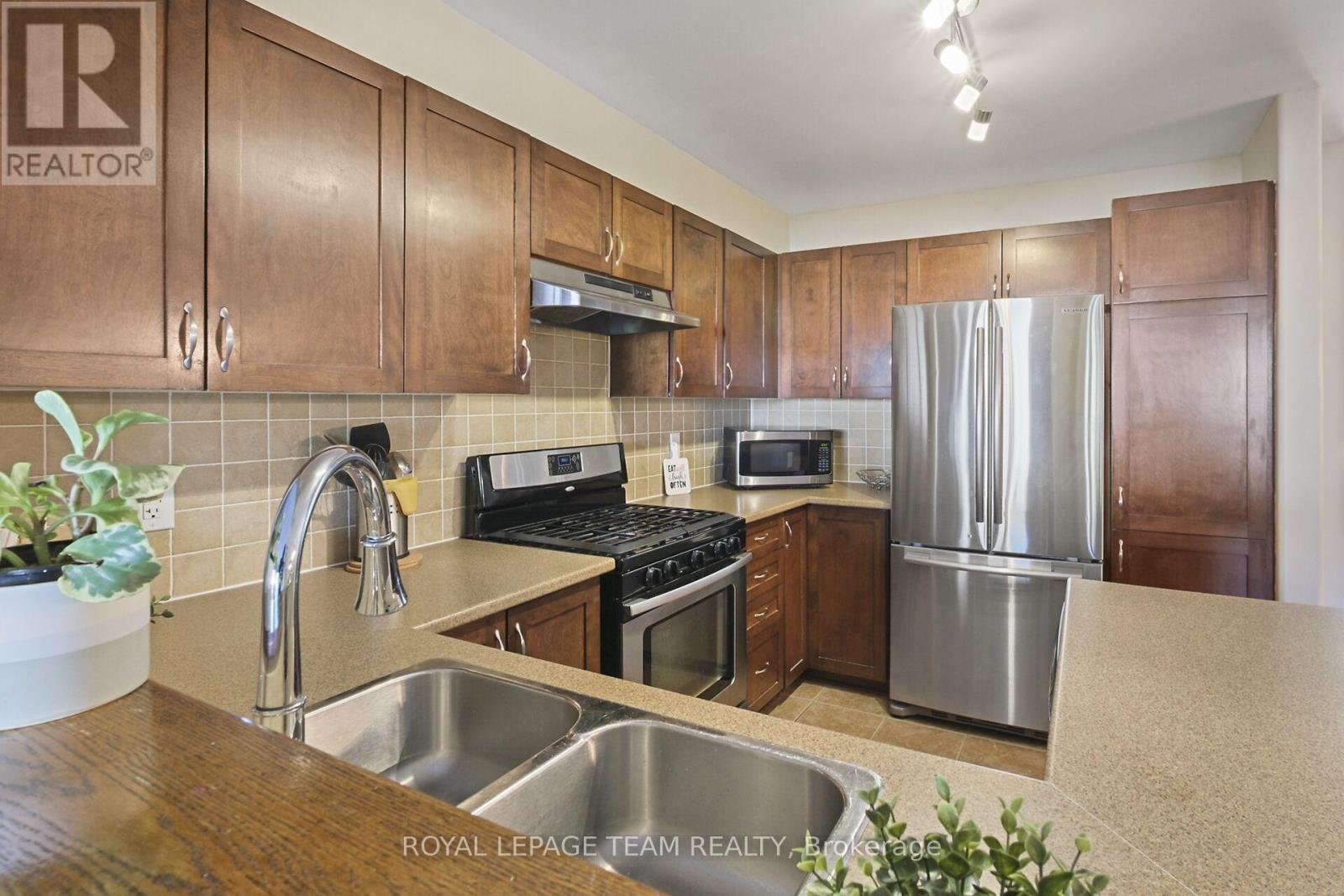 215 Parkrose Private