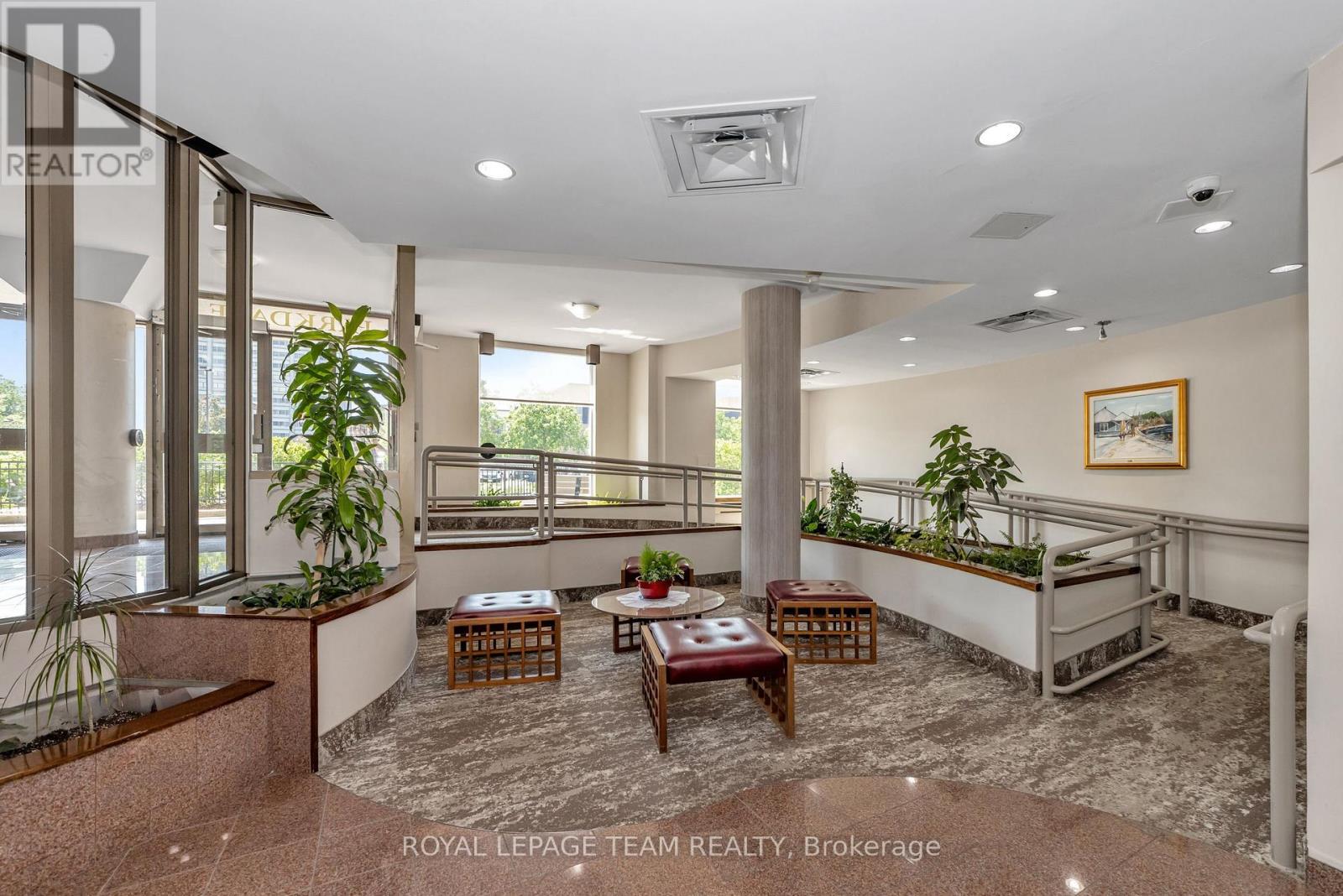 904 - 215 Parkdale Avenue