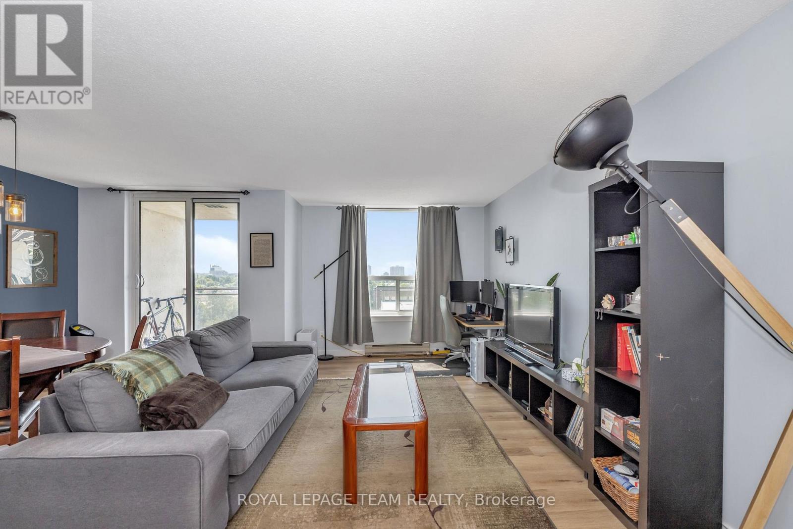 904 - 215 Parkdale Avenue