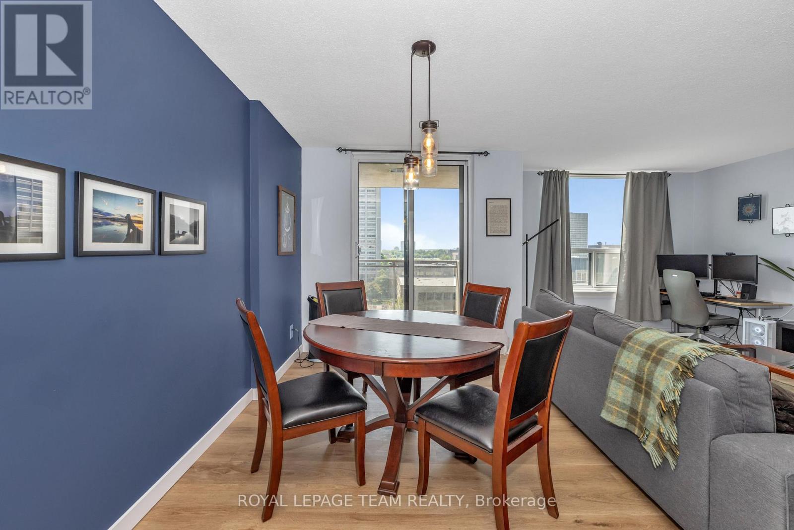 904 - 215 Parkdale Avenue