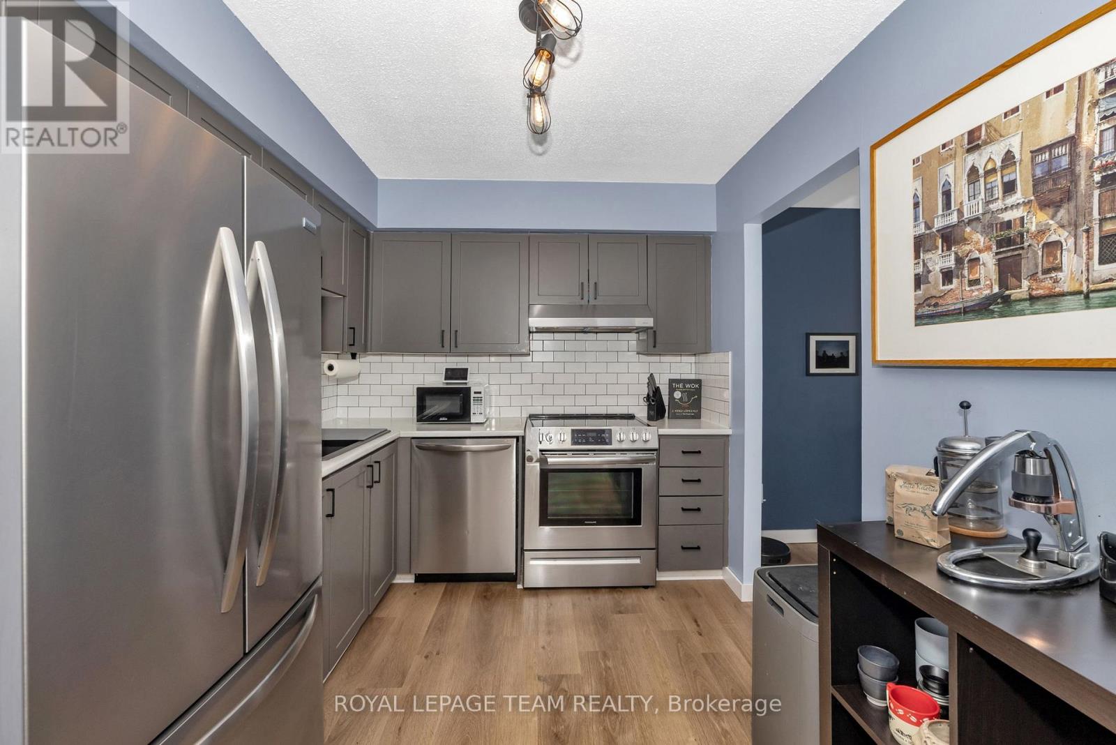 904 - 215 Parkdale Avenue