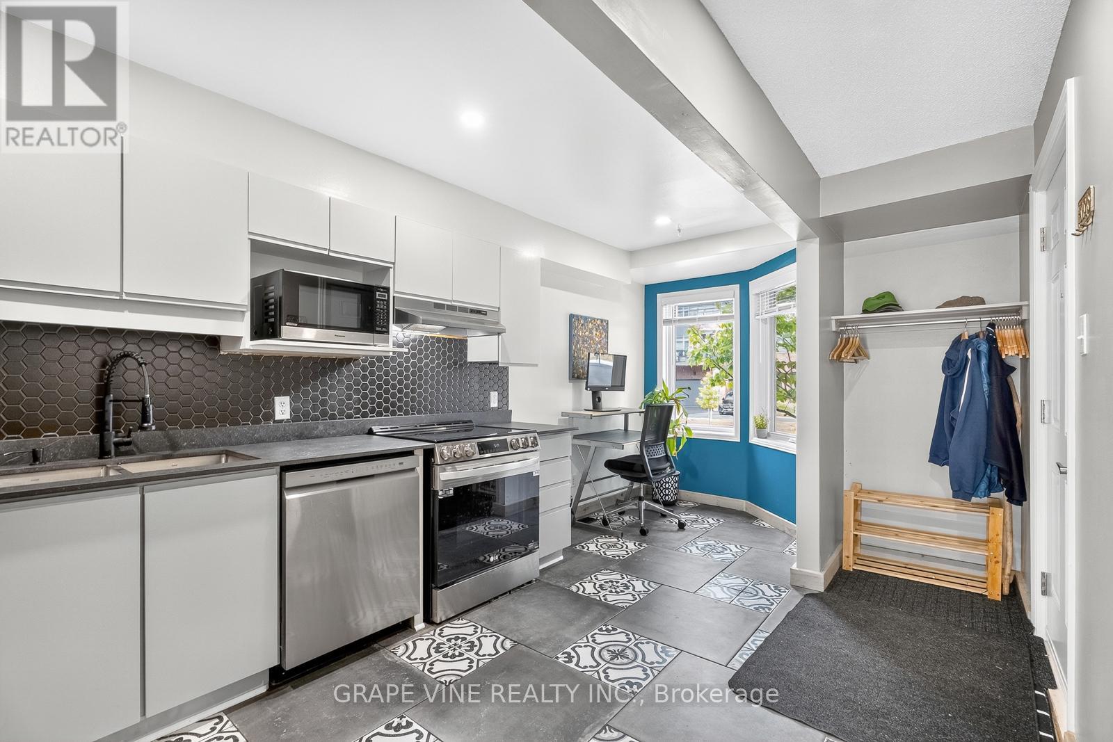 11 - 1400 Wildberry Court