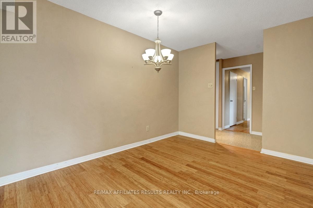 304 - 415 Greenview Avenue