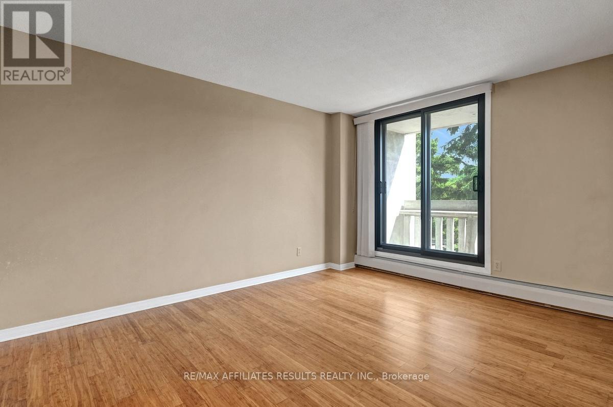 304 - 415 Greenview Avenue