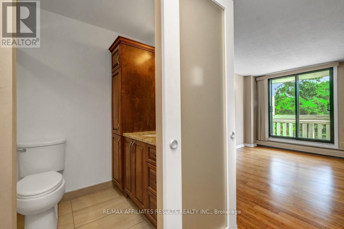 304 - 415 Greenview Avenue