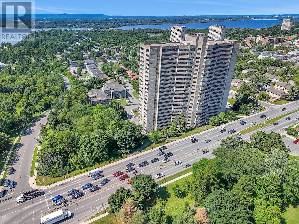 304 - 415 Greenview Avenue