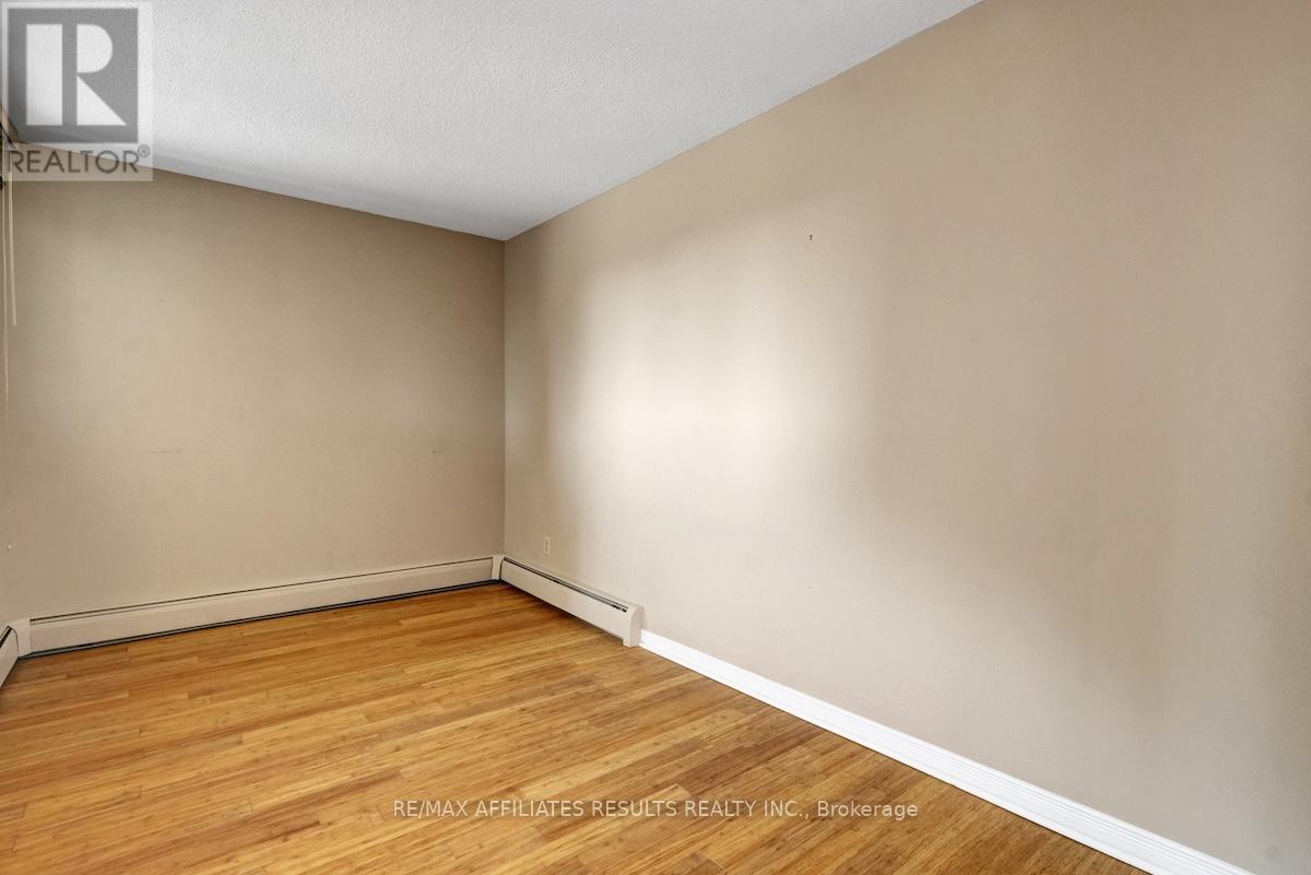 304 - 415 Greenview Avenue