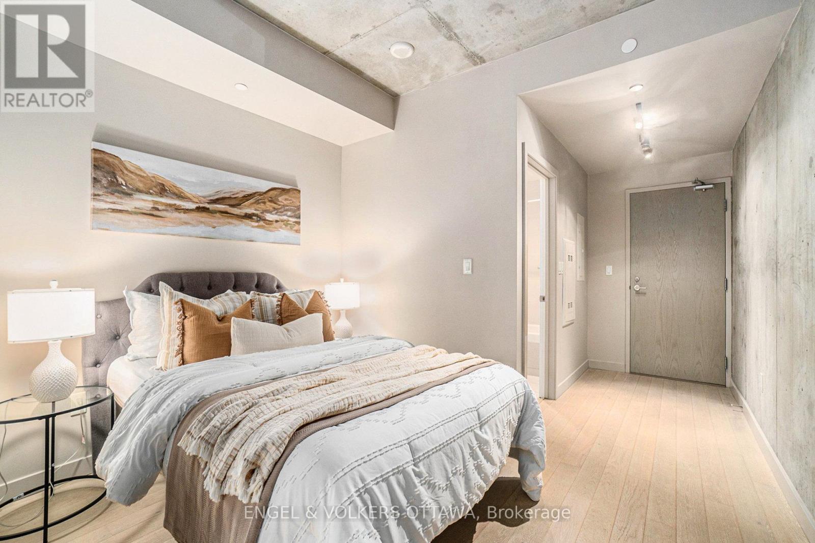 1113 - 224 Lyon Street