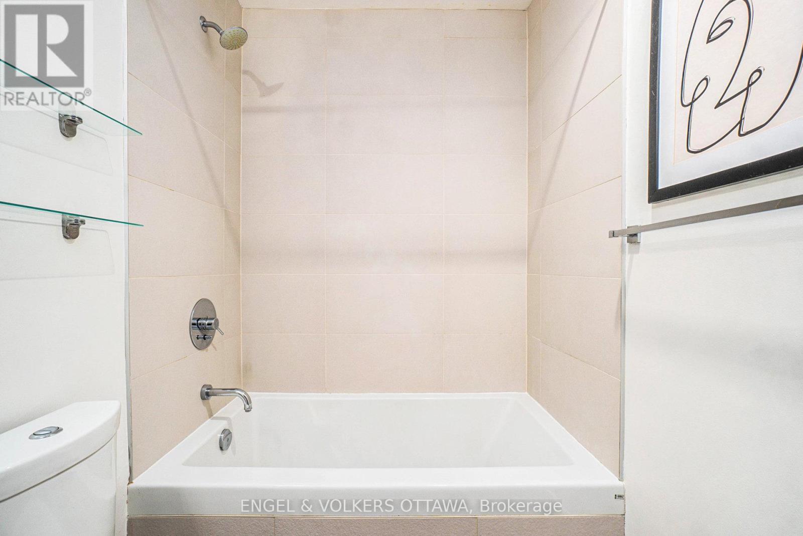 1113 - 224 Lyon Street