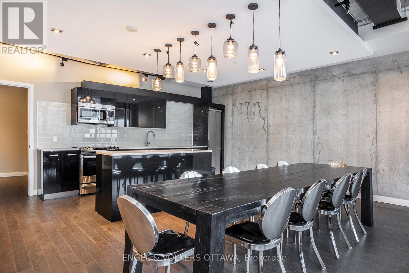 1113 - 224 Lyon Street