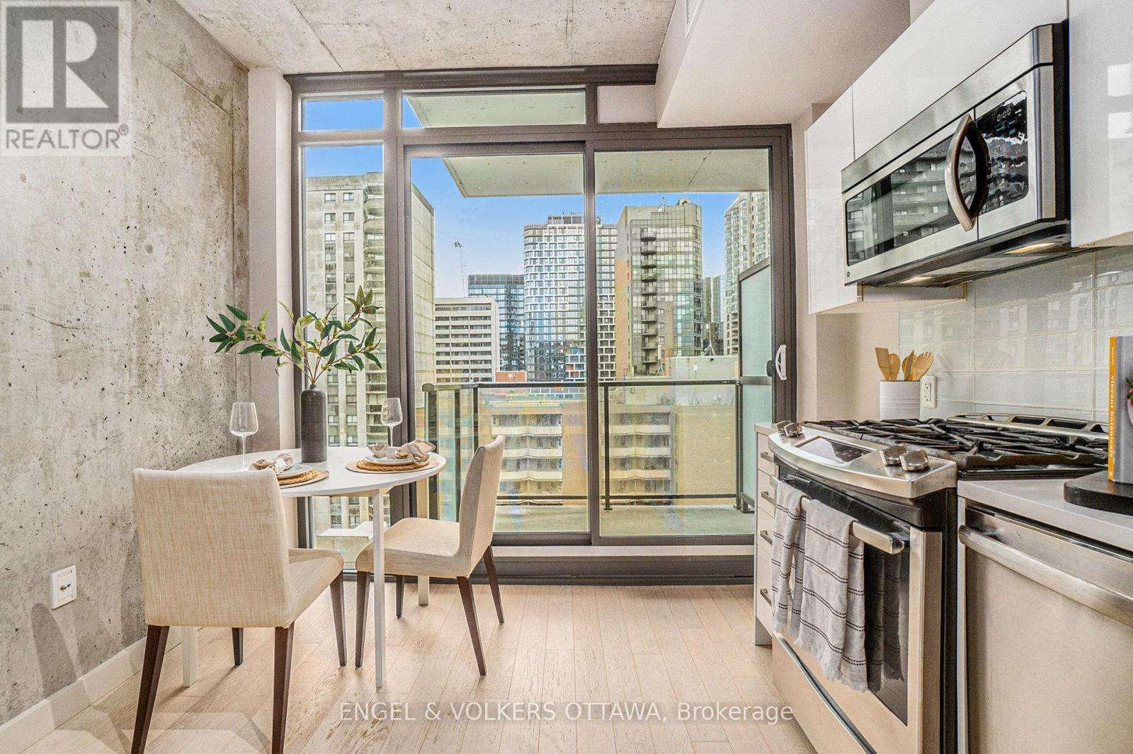 1113 - 224 Lyon Street