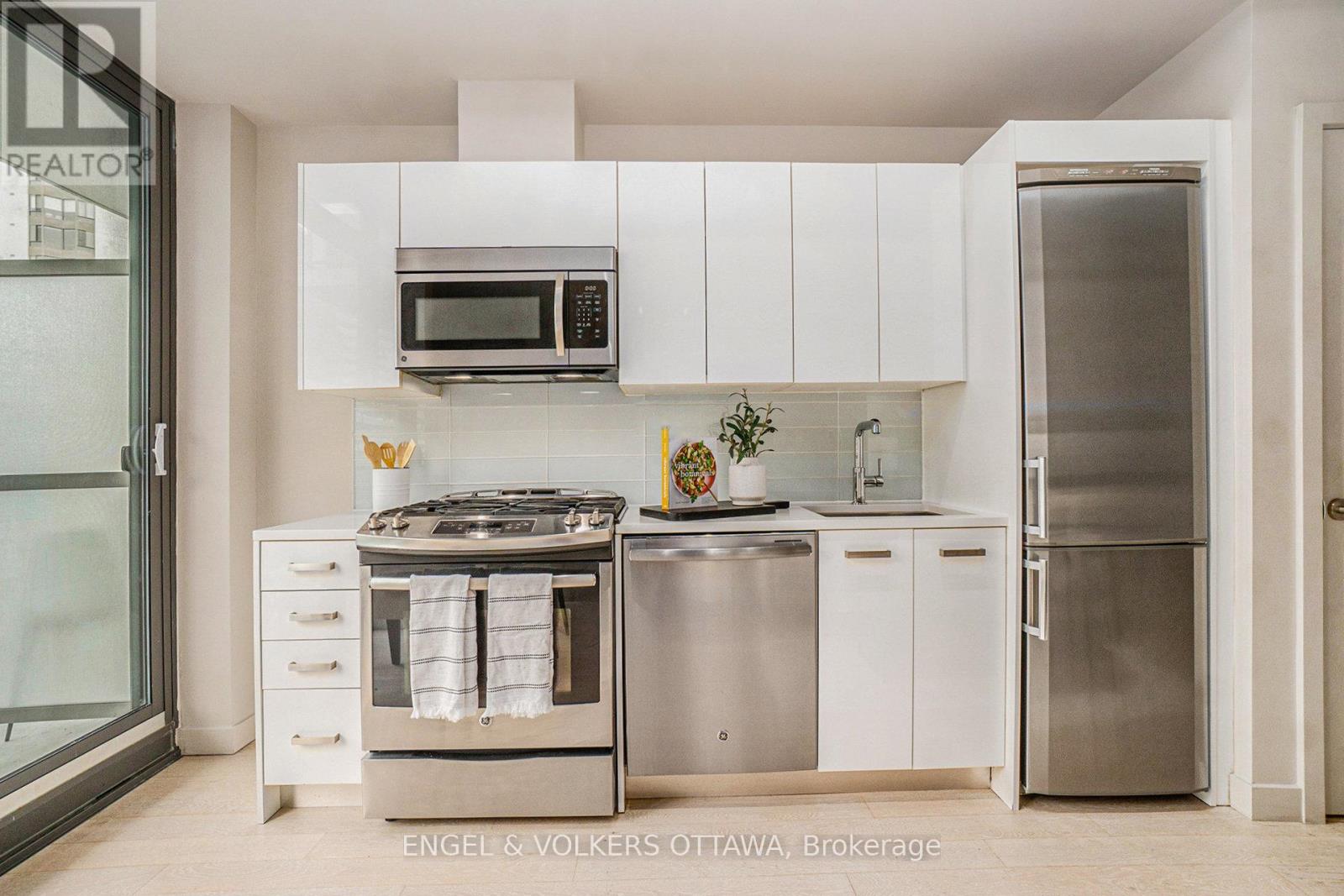 1113 - 224 Lyon Street