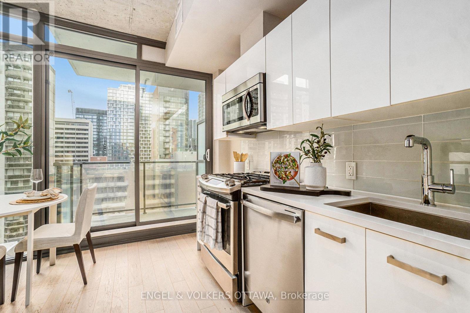 1113 - 224 Lyon Street