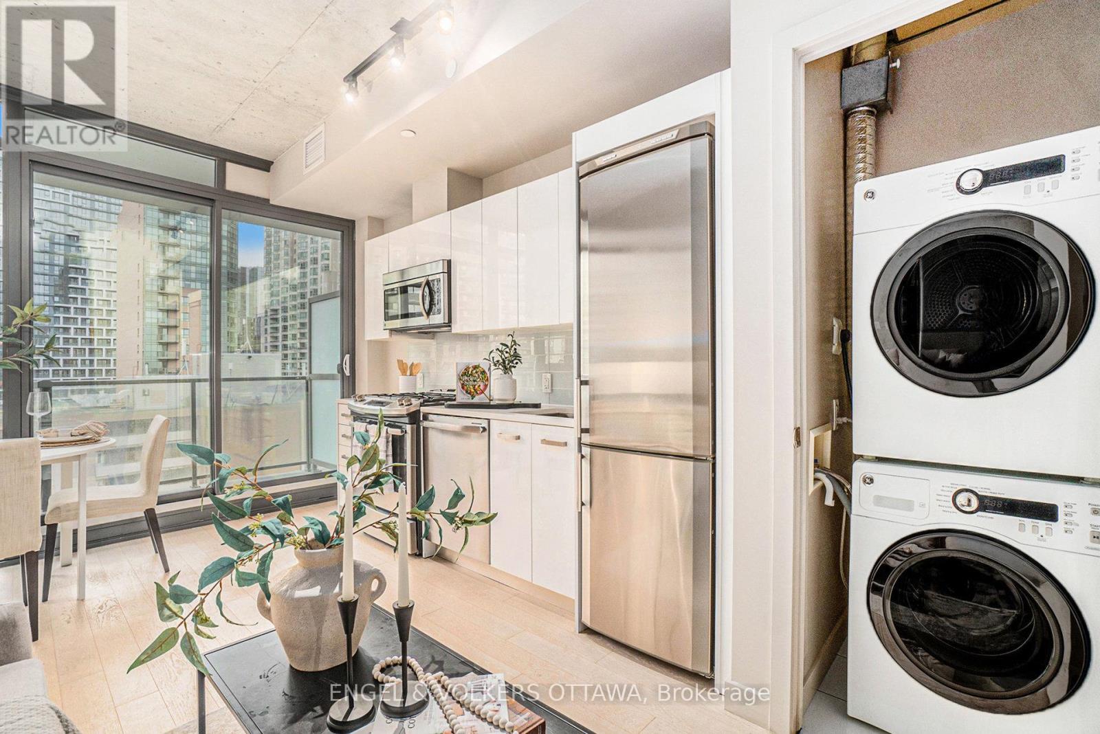 1113 - 224 Lyon Street