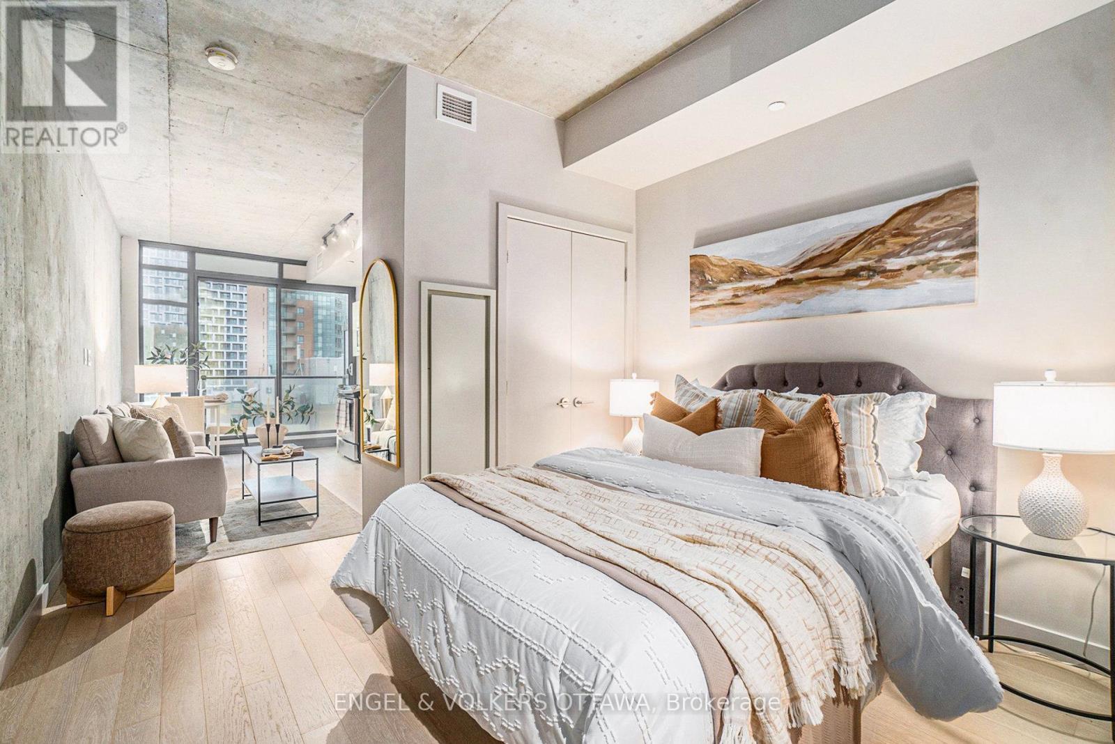 1113 - 224 Lyon Street