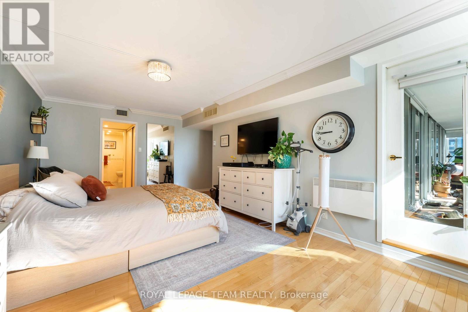 1806 - 160 George Street