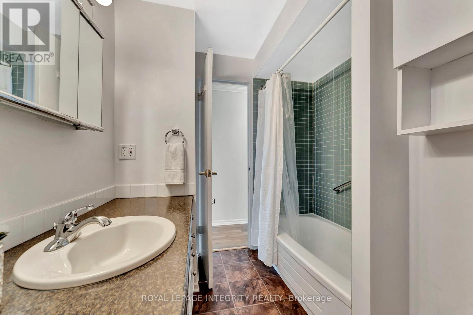 504 - 20 Chesterton Drive