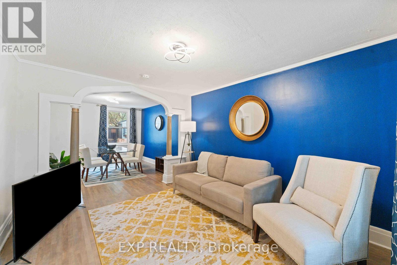 162 King Edward Avenue