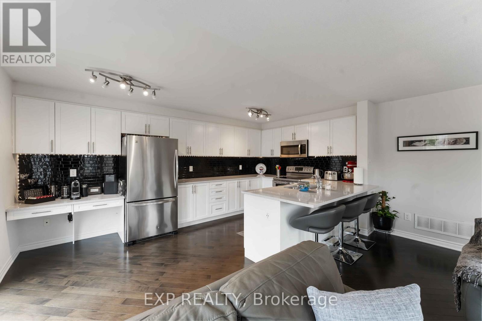 226 Par-la-ville Circle