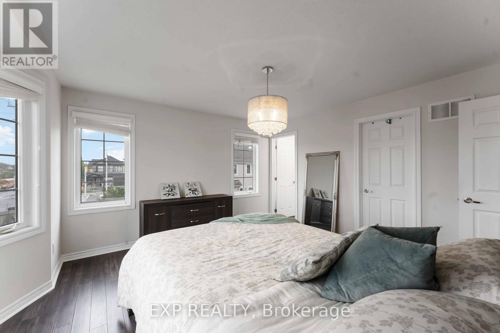 226 Par-la-ville Circle