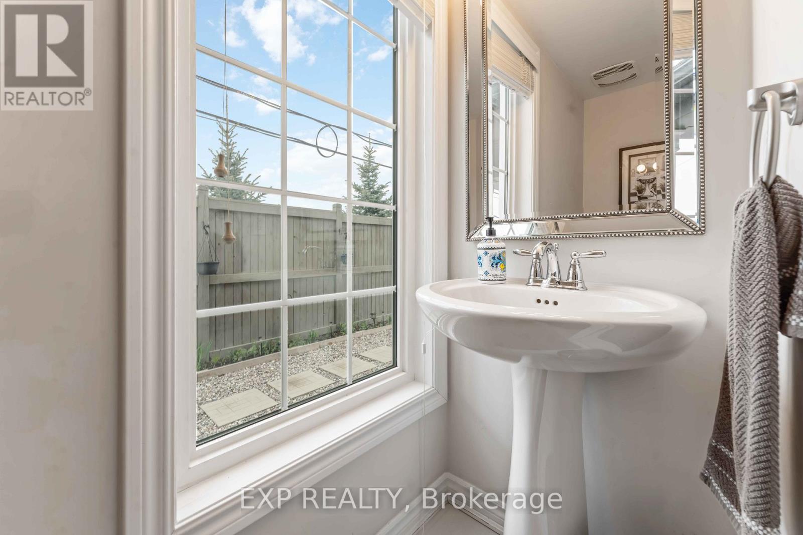 226 Par-la-ville Circle