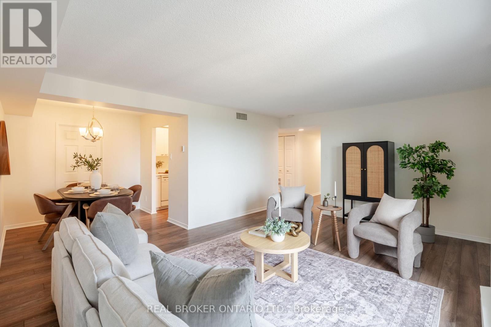 906 - 199 Kent Street