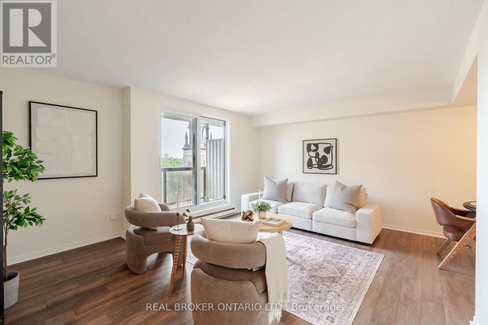 906 - 199 Kent Street