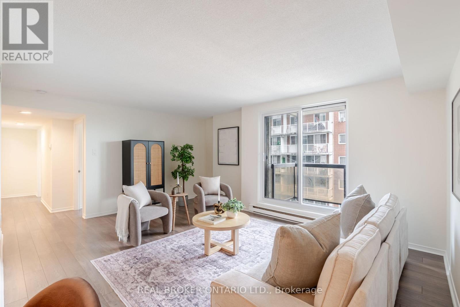 906 - 199 Kent Street