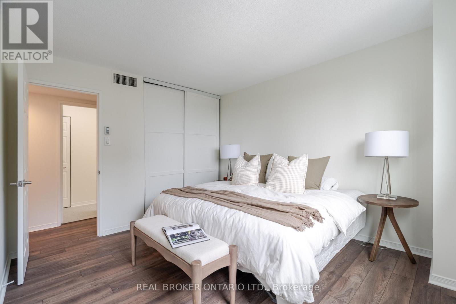 906 - 199 Kent Street