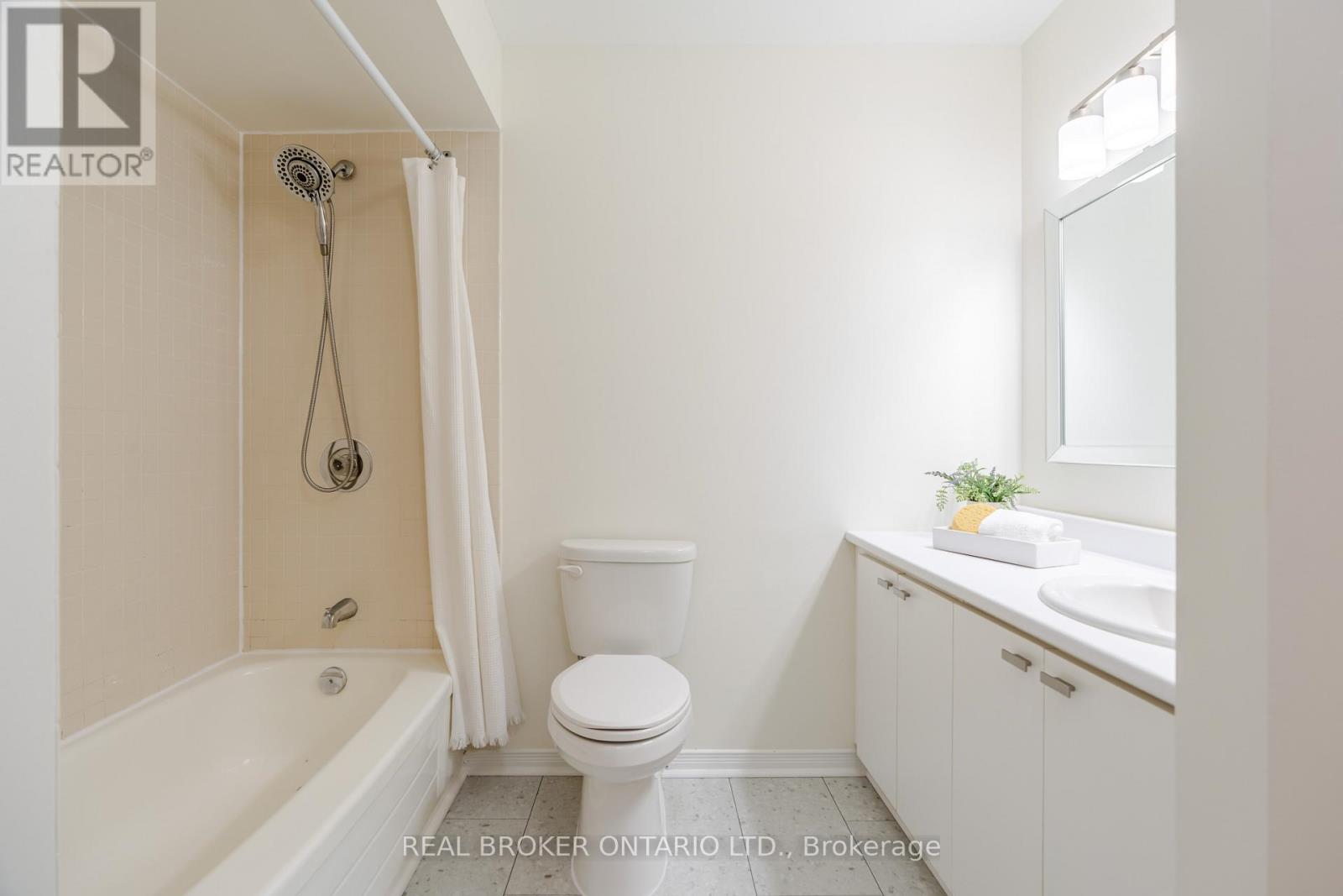 906 - 199 Kent Street