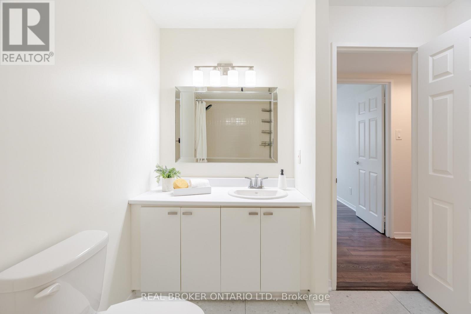 906 - 199 Kent Street