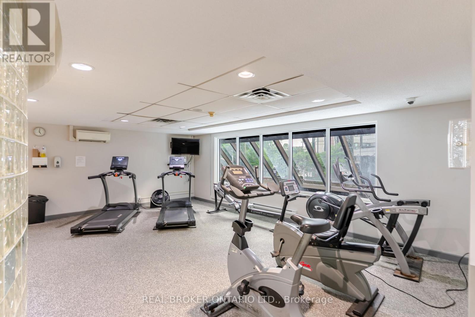 906 - 199 Kent Street