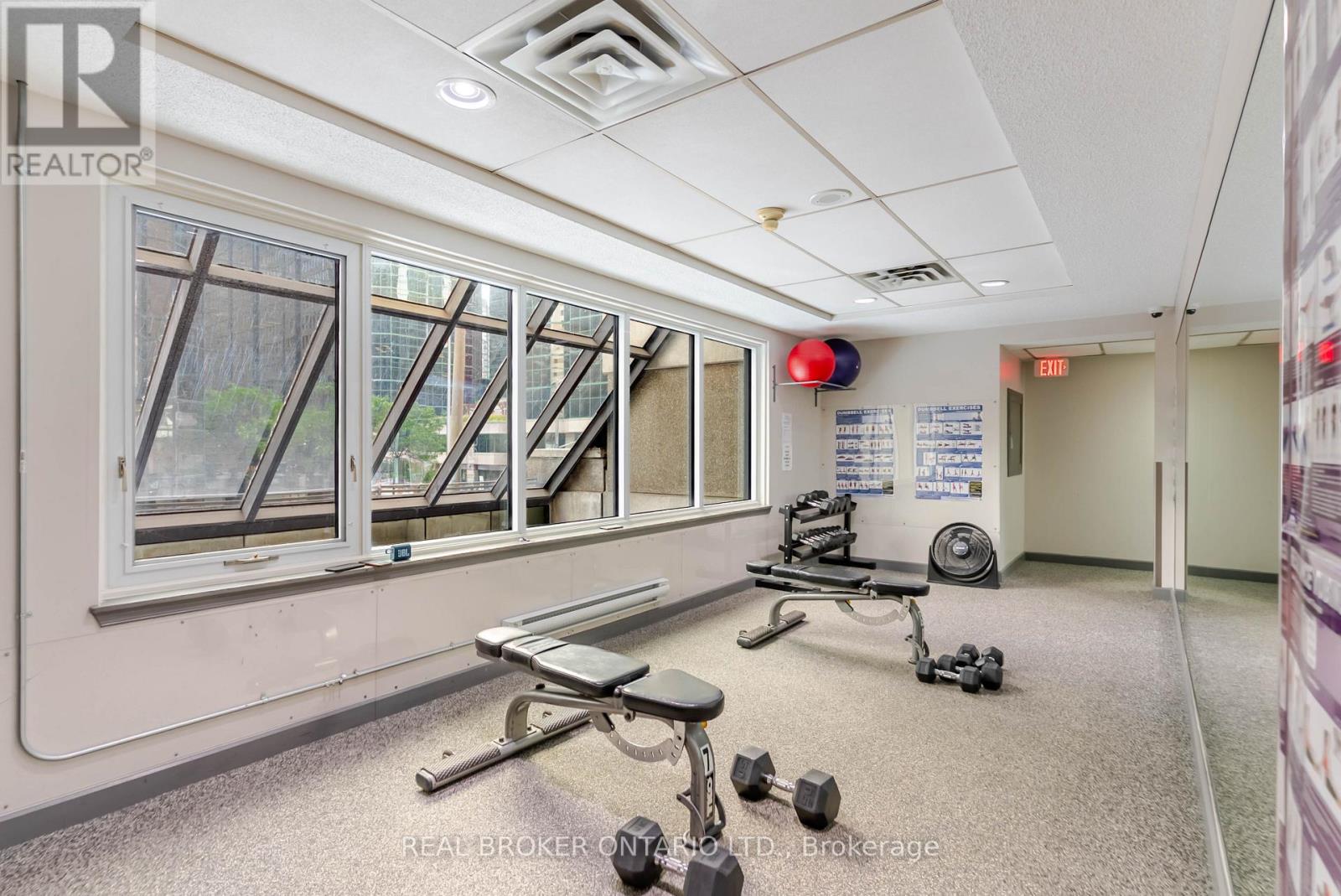 906 - 199 Kent Street