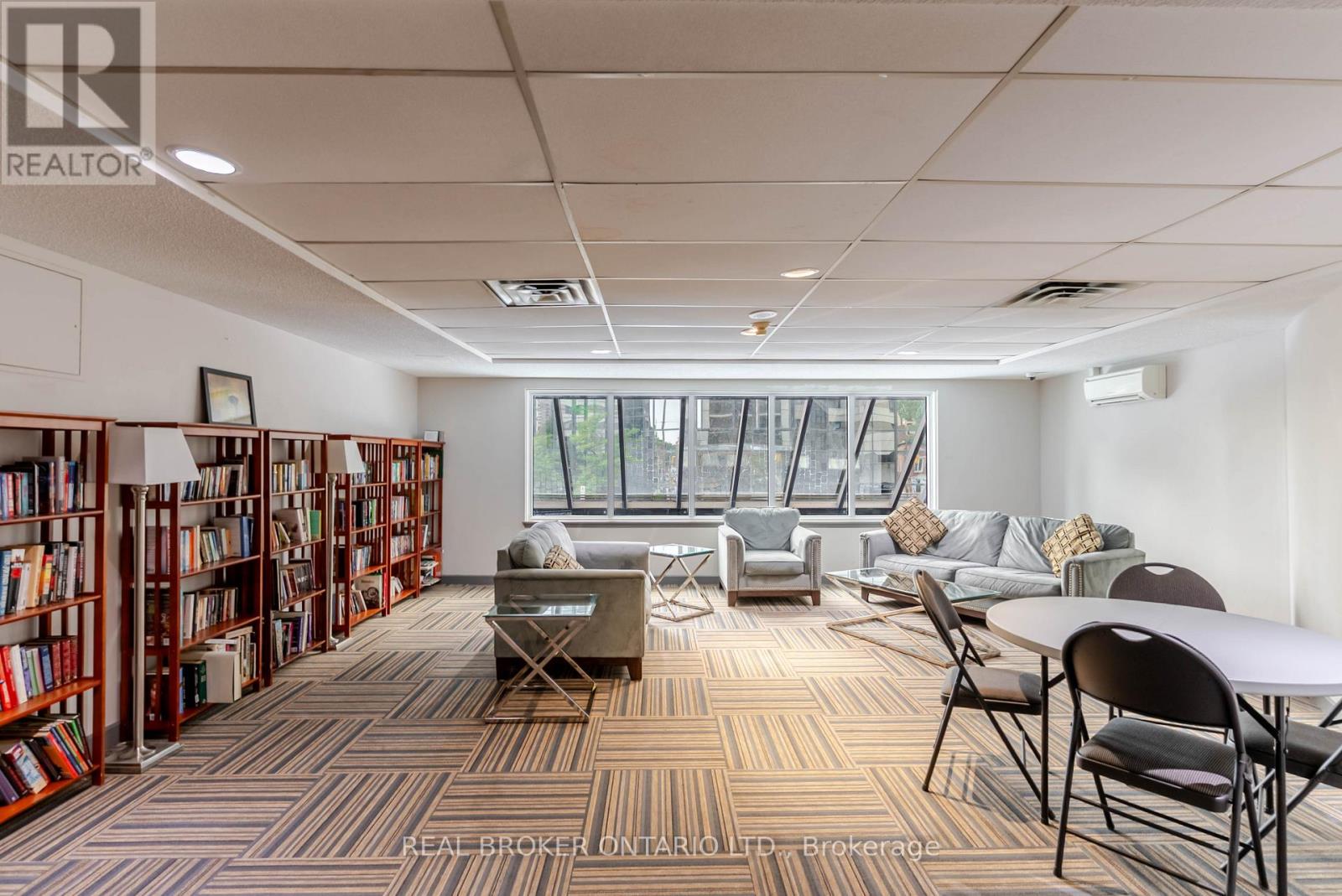 906 - 199 Kent Street