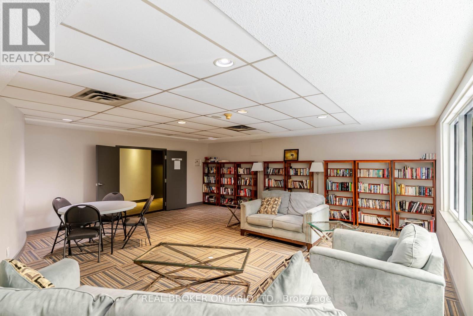 906 - 199 Kent Street