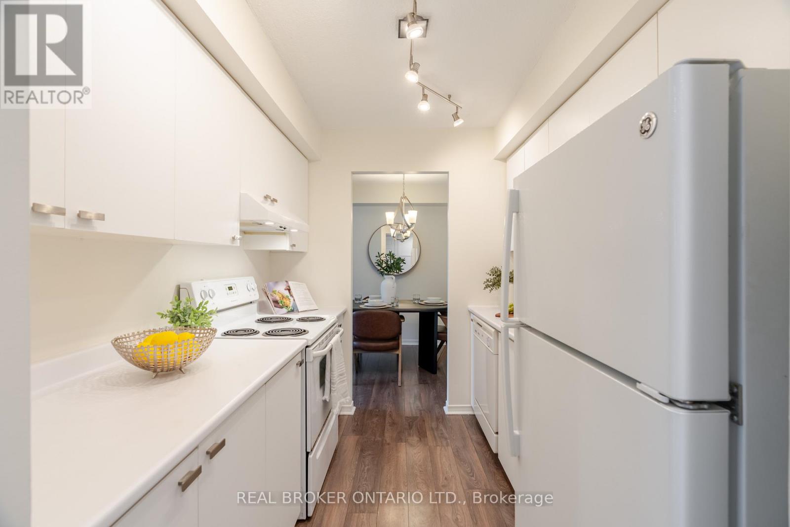 906 - 199 Kent Street