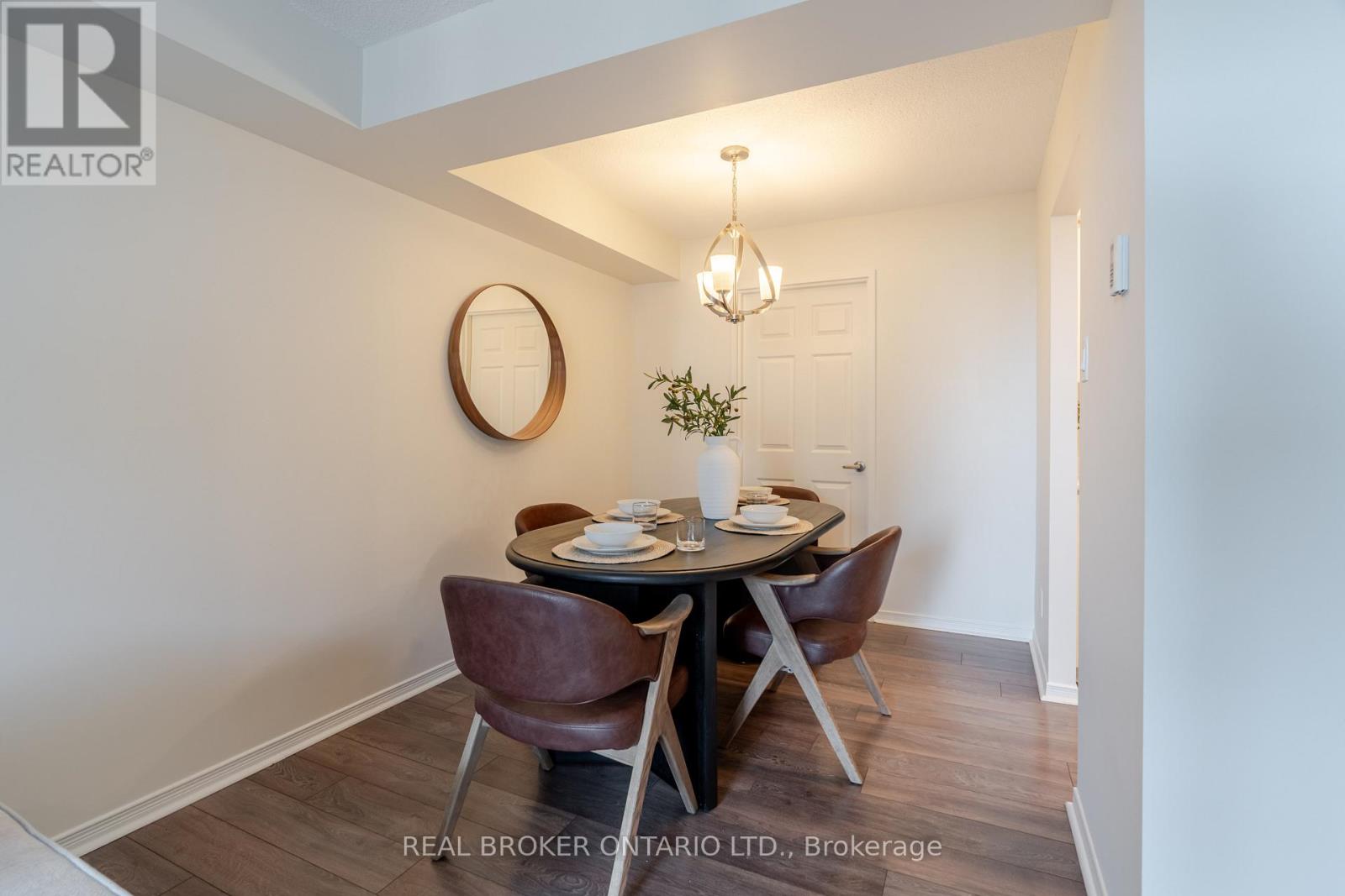 906 - 199 Kent Street