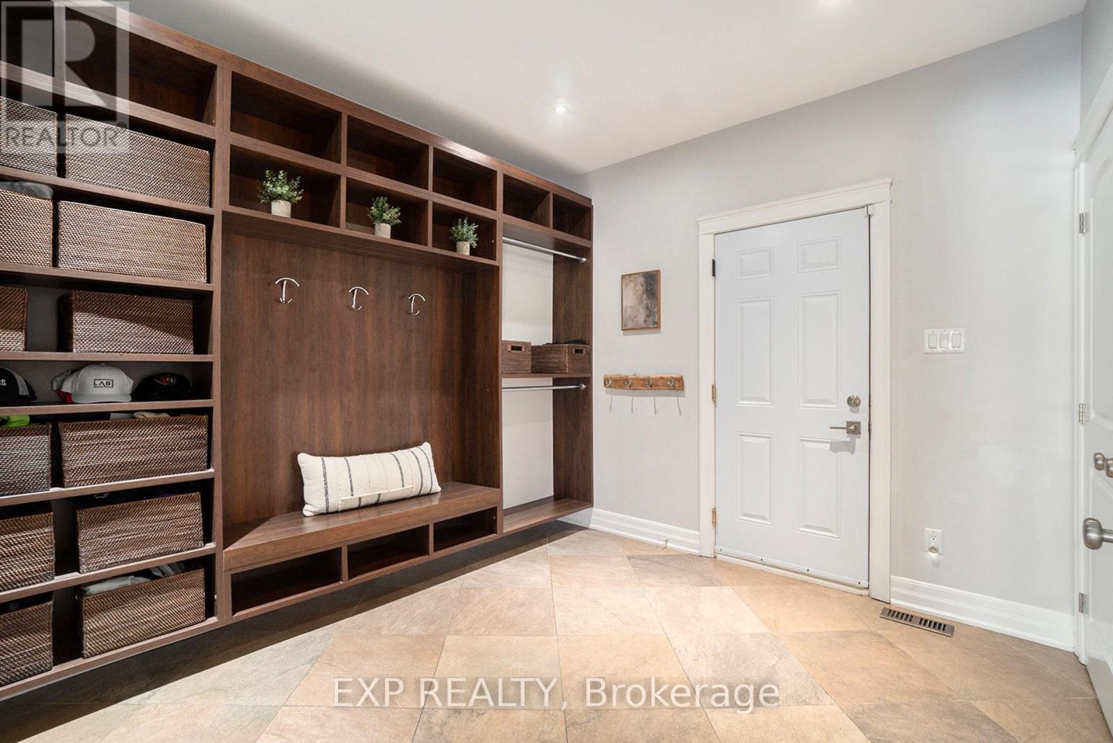 450 Lockmaster Crescent